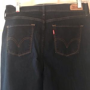 Levi’s 512 bootcut, perfectly slimming